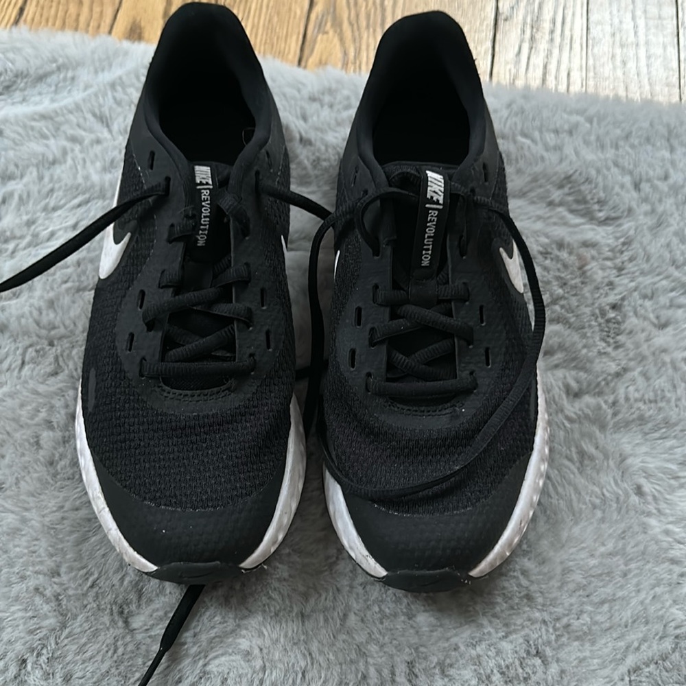 Nike revolution size 4.5y